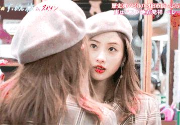 气质冬款裙子穿搭高级感,少女感十足的温柔风穿搭绿色毛衣