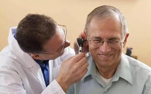 为什么有的人耳屎干的有的是湿的,为什么有的人的耳屎是湿的