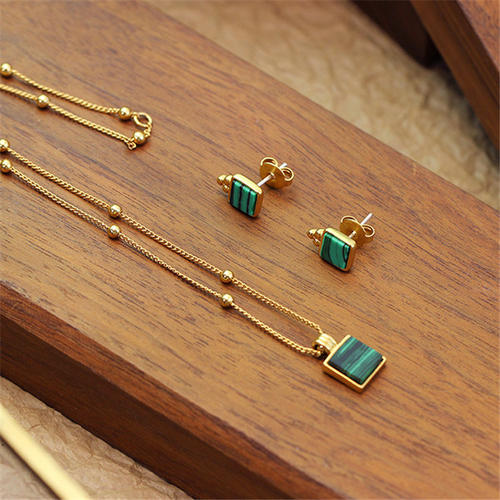 又硬又有韧性的宝石,硬度比较低的宝石