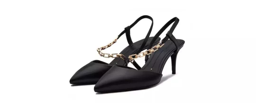 售卖假冒名牌服装一万元,卖了价值280元假冒品牌产品