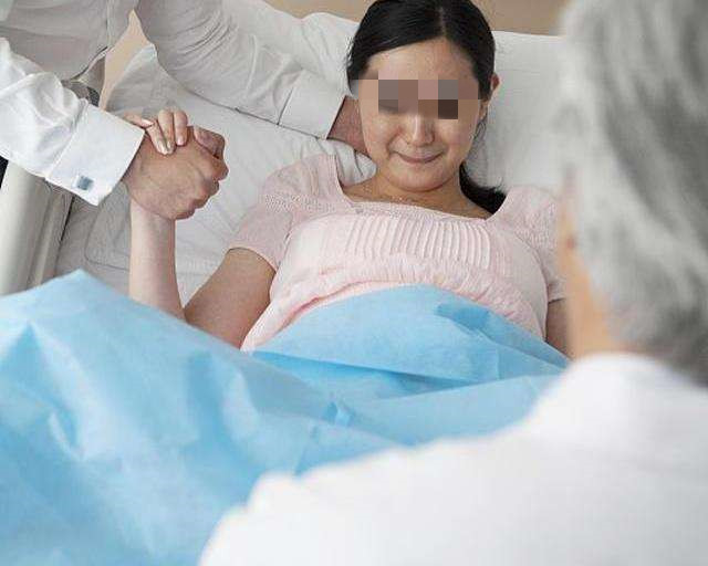 女性分娩时，不穿裤子只是“入门级别”，更尴尬的还在后面