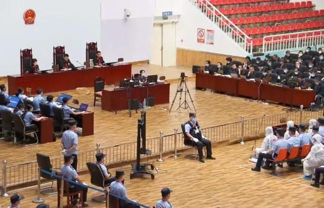 从普通教师到名师的成长之路,从老师到校长的历程