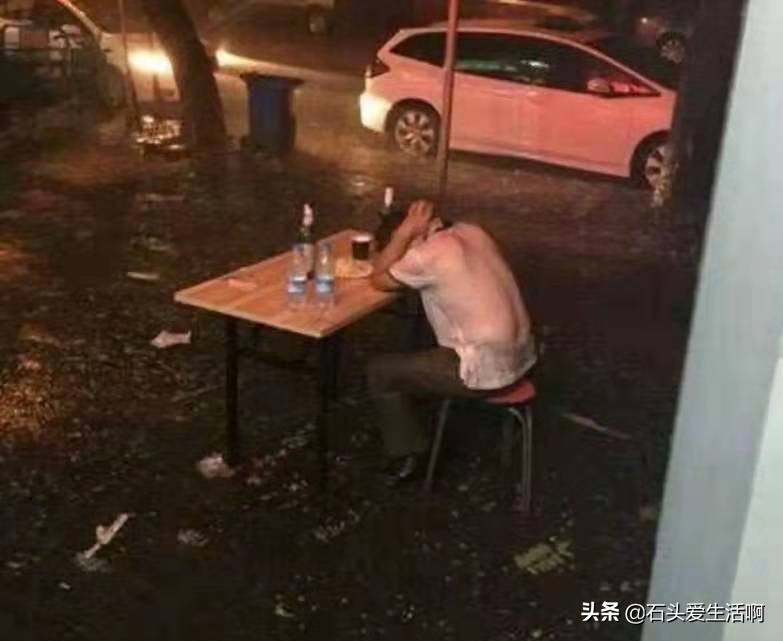 钱是王八蛋没了再去赚谁说的,钱是个王八蛋