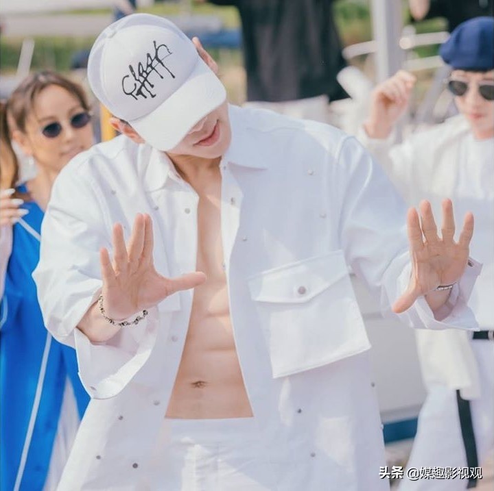 韩国男星rain巅峰时刻,rain撕背心肌肉照