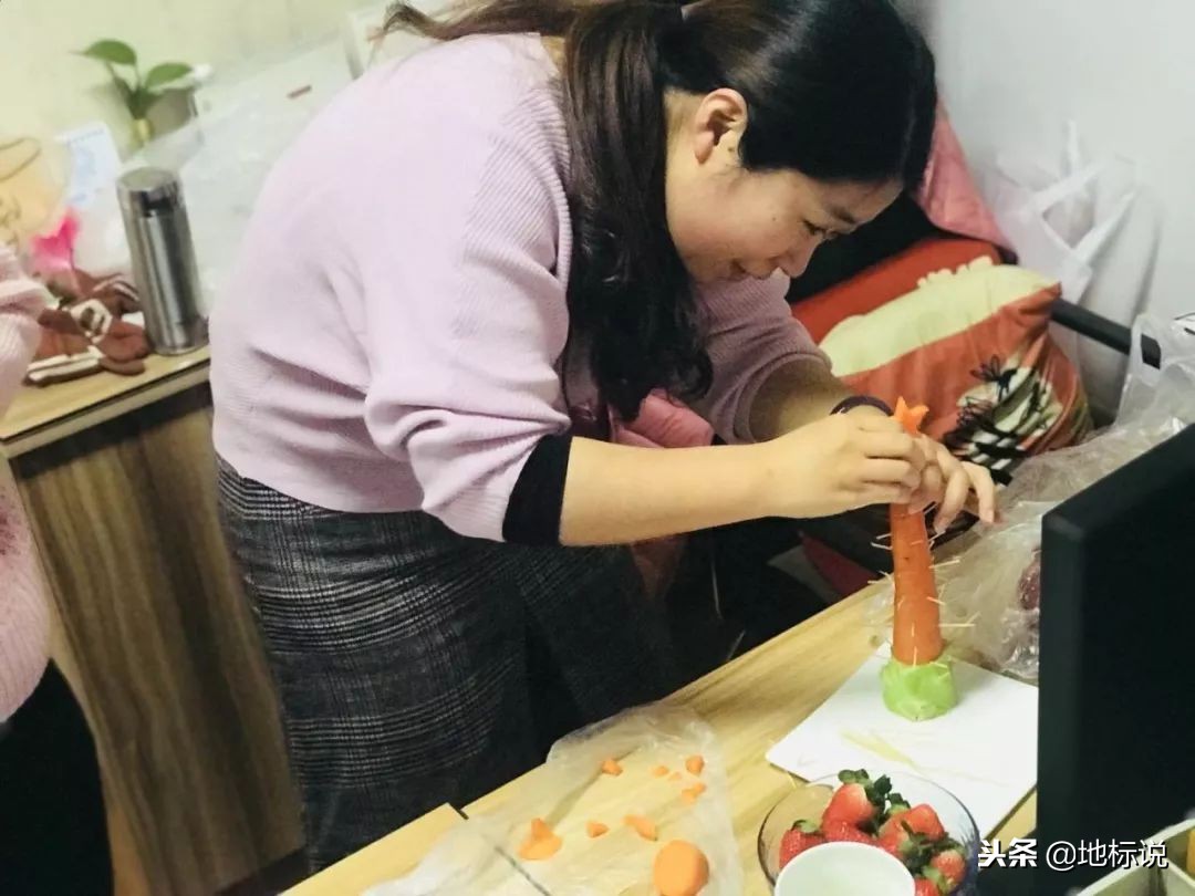 公司圣诞这样过!广告人把水果玩出花~