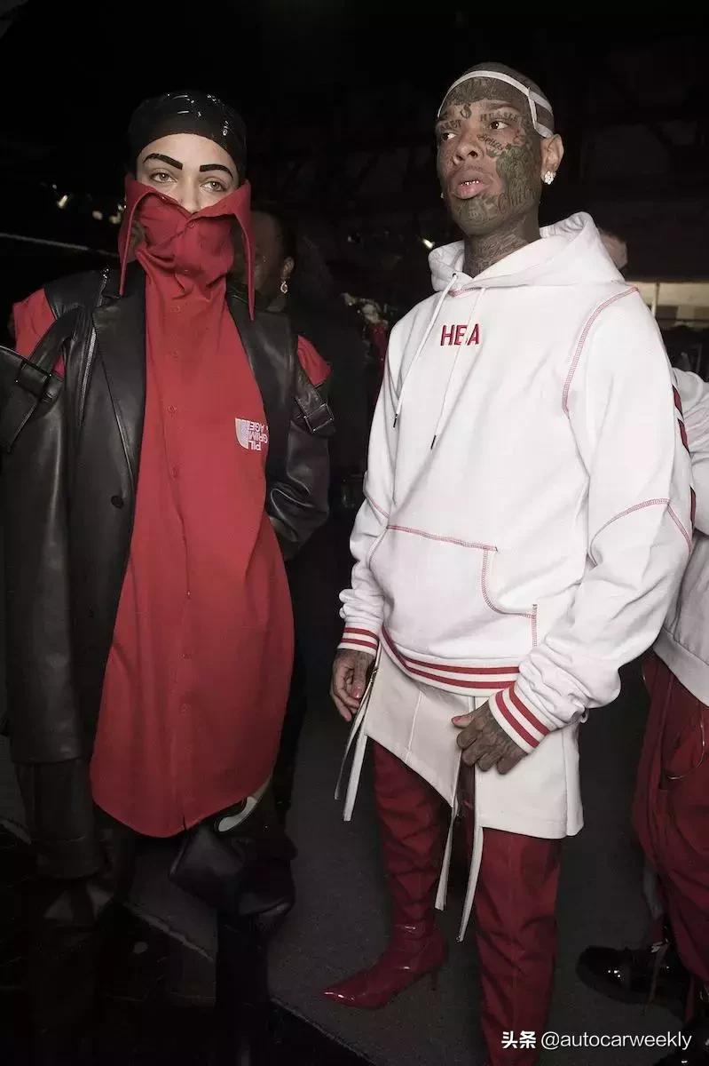 卫衣紧身怎么穿,卫衣装法