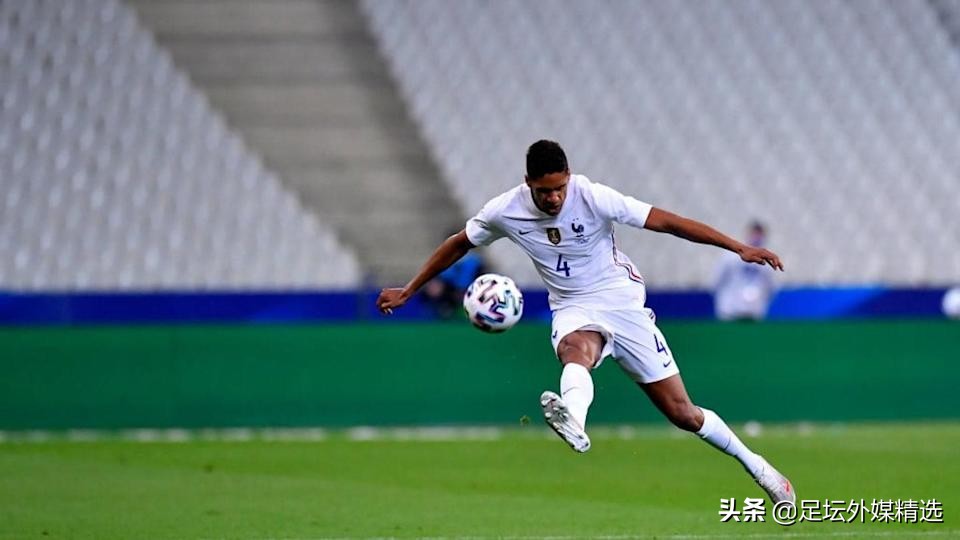 ​国际足坛转会市场动态：曼联加速转会事宜，其他俱乐部紧张起来