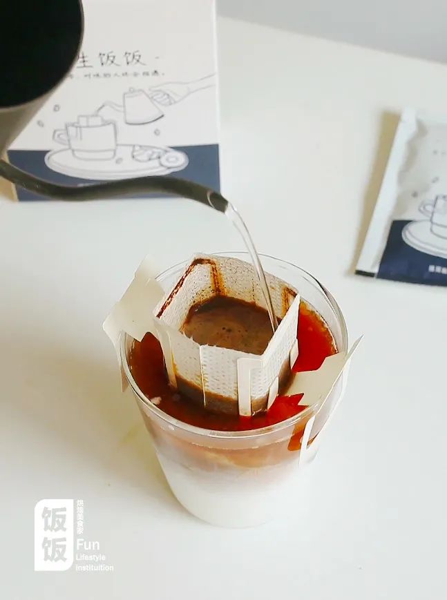 「生椰拿铁」火爆全网的夏日生椰拿铁,在家就能轻松复刻