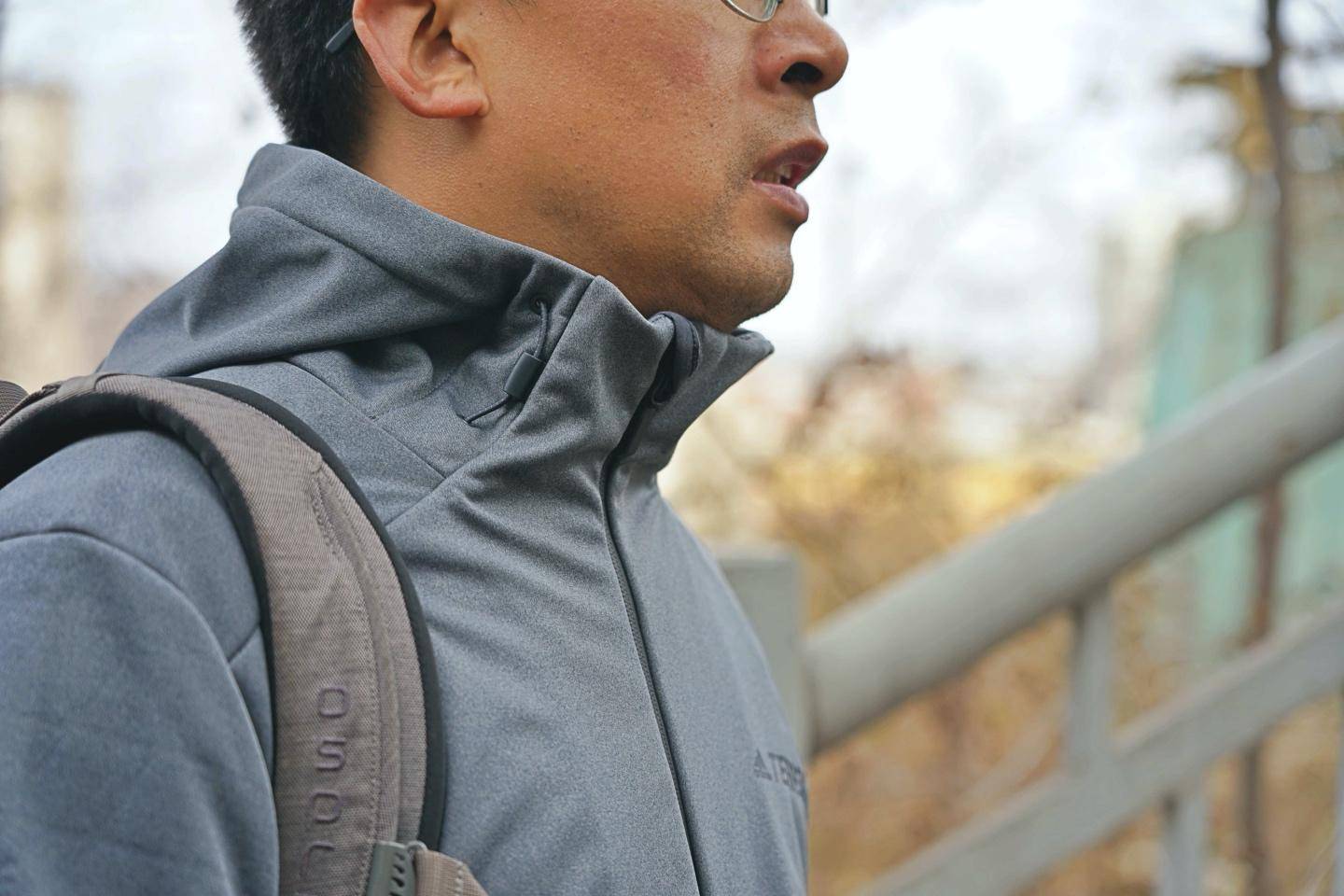 adidas连帽夹克男款白色,阿迪达斯terrex外套夹克