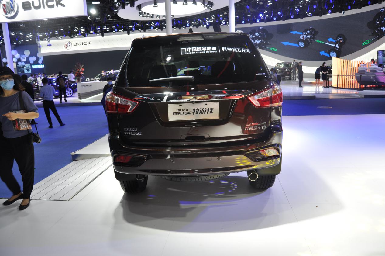 mux牧游侠越野改装,mu-x牧游侠3.0柴油四驱越野视频