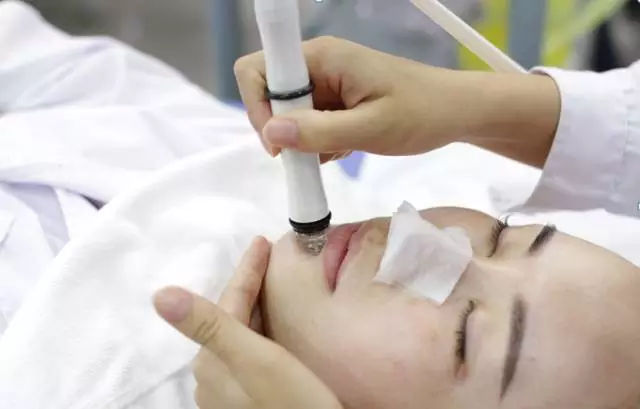 小气泡清洁推荐去黑头收缩毛孔,小气泡去黑头会让毛孔越来越大吗