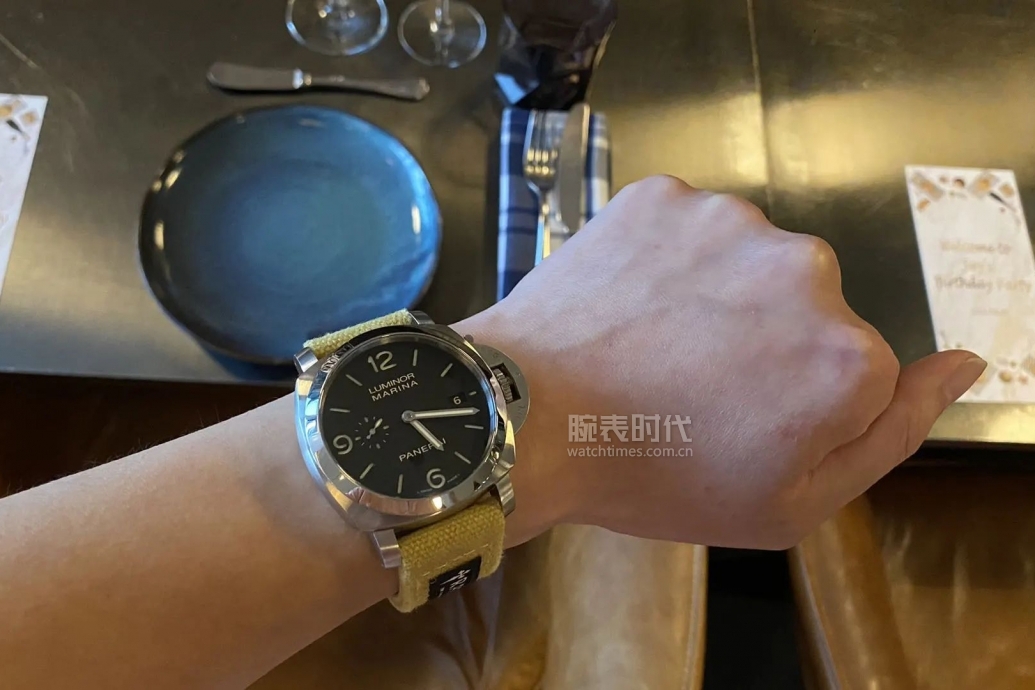 网友晒自己微信好友数量,网友晒1300手表