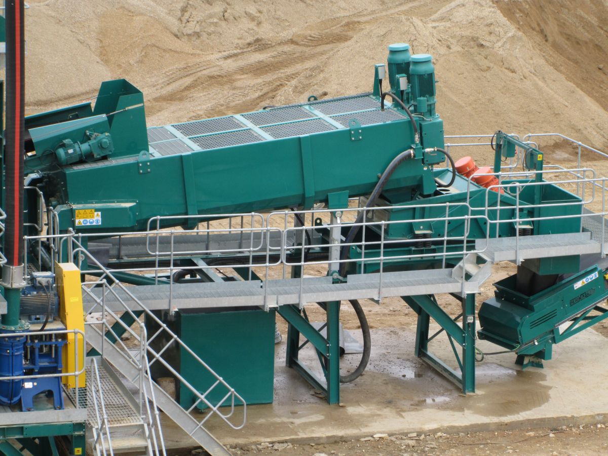 阿联酋的沙漠全是沙，建筑使用却要进口？