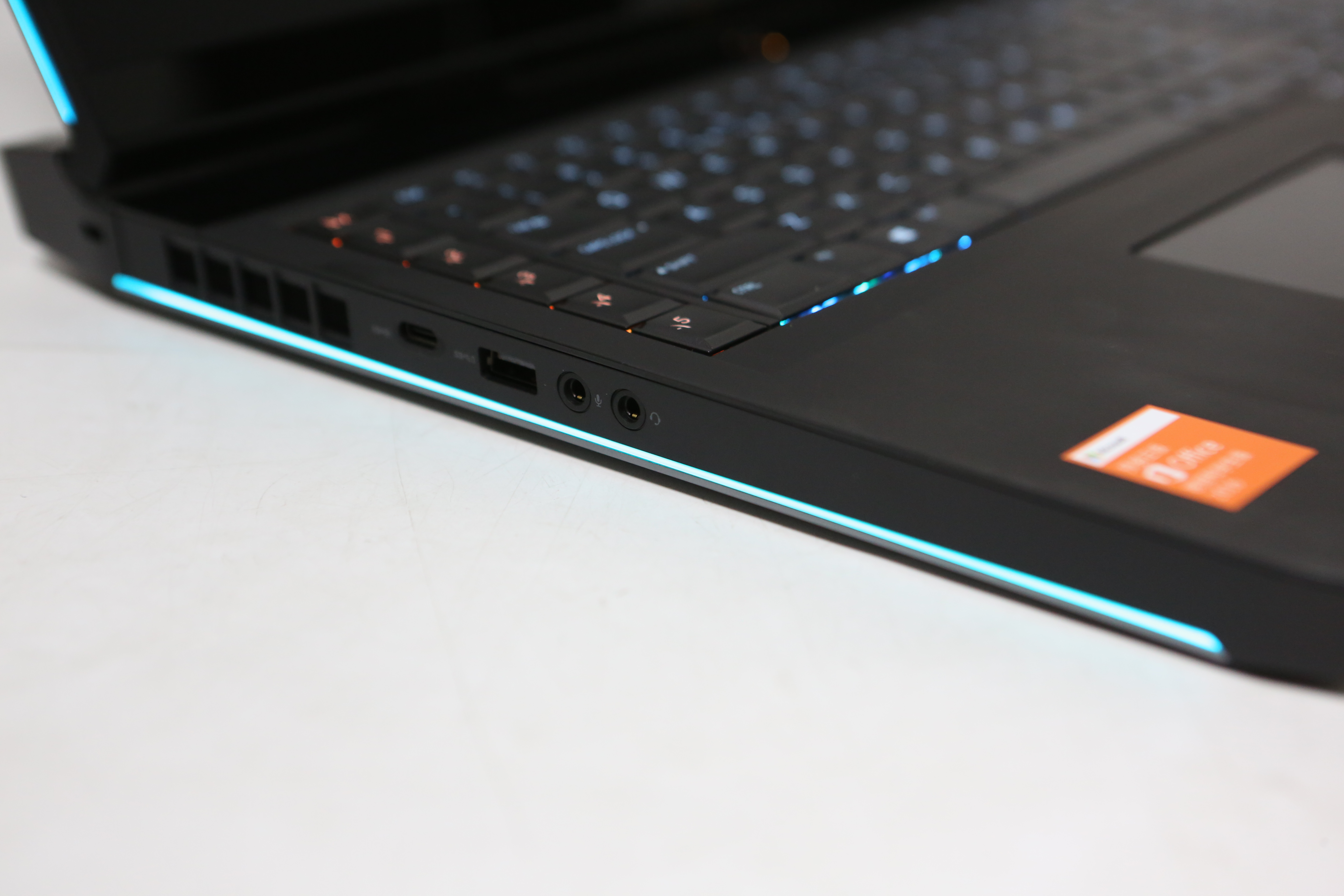 i9-8950HK处理器、GTX1080显卡，外星人这台游戏本的配置满级了！