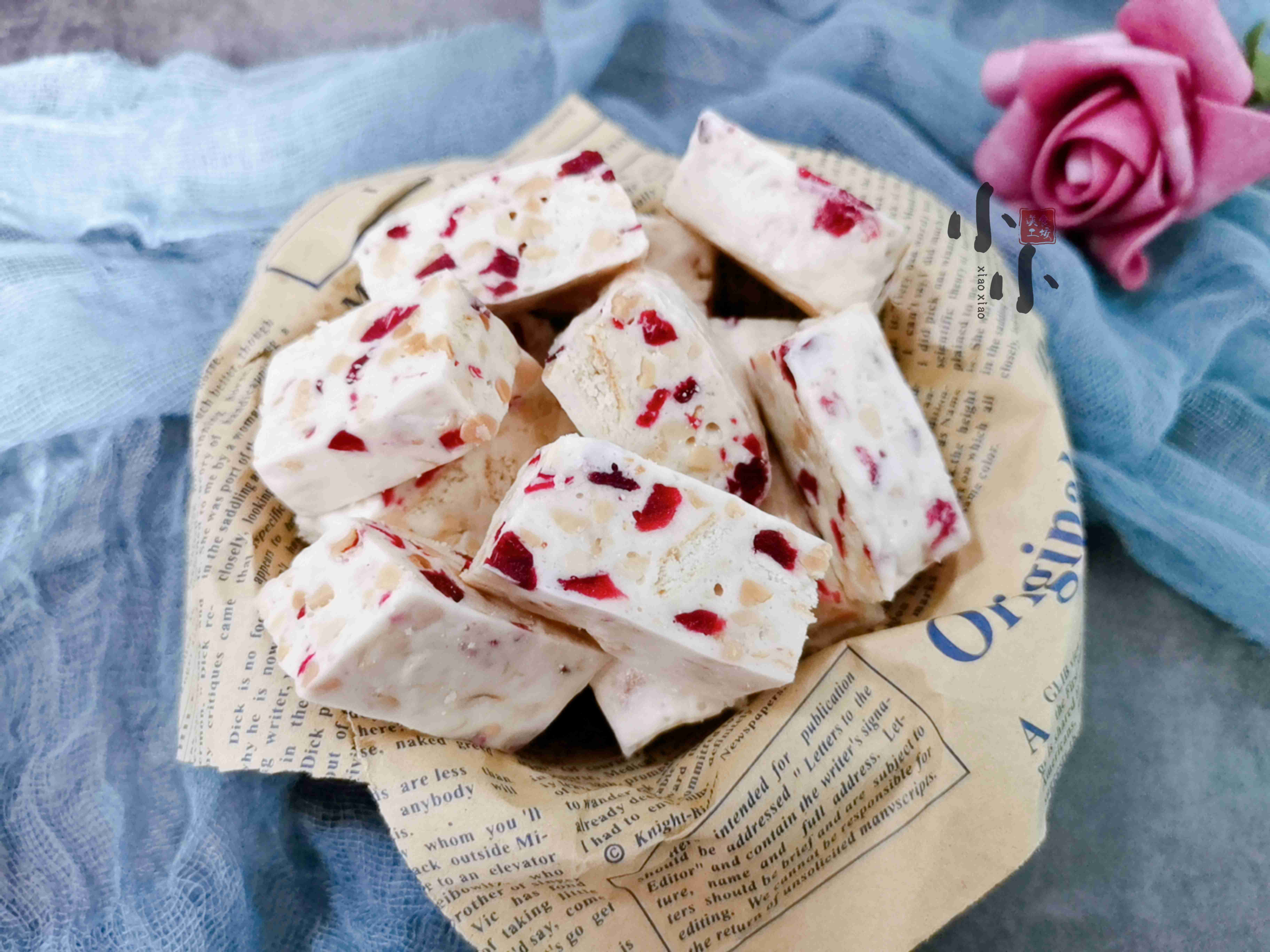 酥脆软糯的牛轧糖好吃到停不下来,绝对不粘锅的牛轧糖的做法步骤