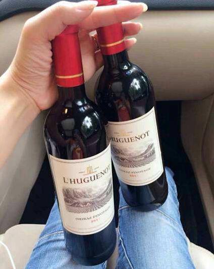 怎么从包装上区分一瓶红酒的真假,进口红酒有750ml标识就是假的吗