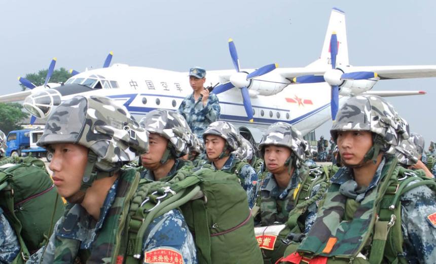 80岁老太捐款5万被劝回,老人转账300万被银行报警真相感人