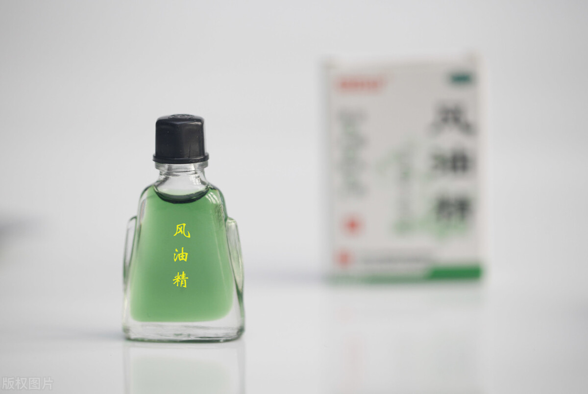 吃饭油渍总溅衣服上,吃饭油渍溅衣服上了怎么快速去除