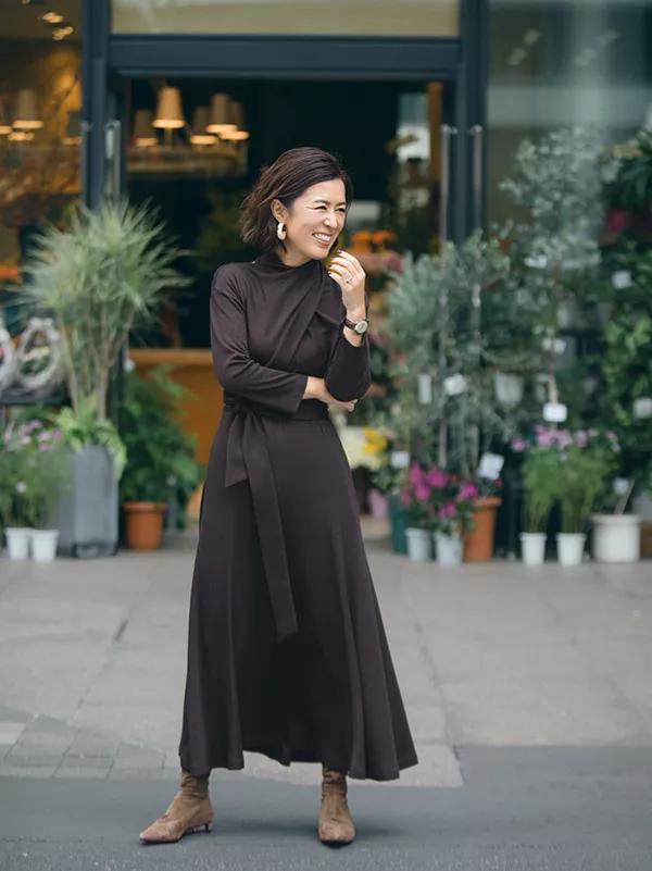 冬季无袖连衣裙怎么搭配,冬季粉色连衣裙打底裤搭配