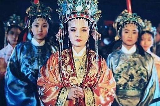 古代宫中的妃子可以回家吗,古代妃子回娘家都是在夜里吗