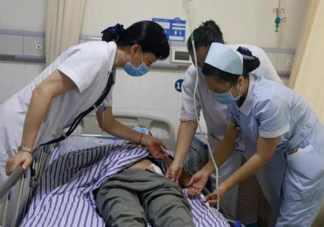 处理男病人隐私时，女护士会觉得尴尬吗？医护人员说出实情