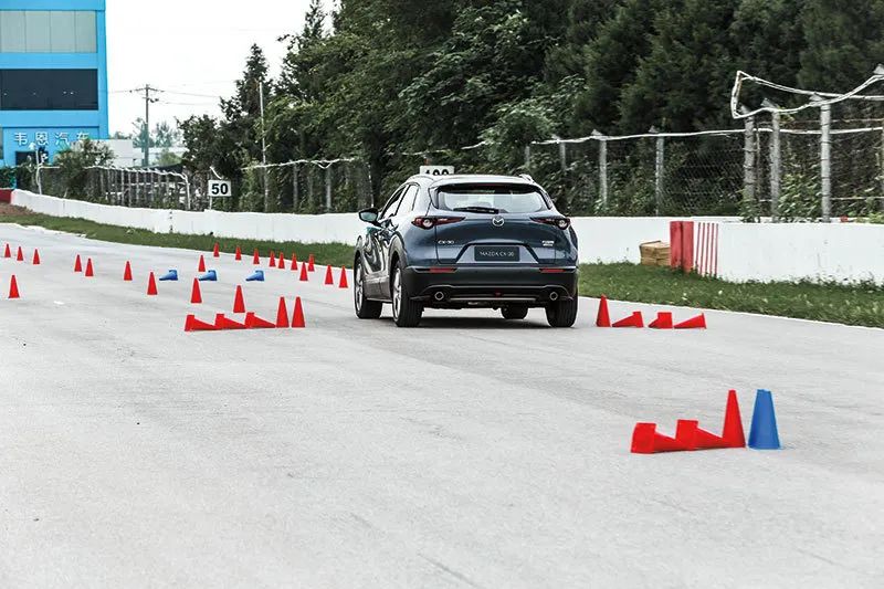 试驾长安马自达CX-30,马自达cx-30试驾车