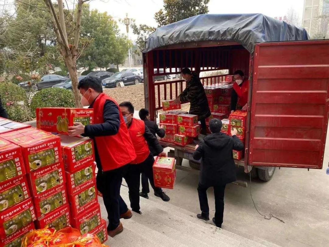 社区抗疫青年志愿者 (90后社区志愿者奔赴抗疫一线)