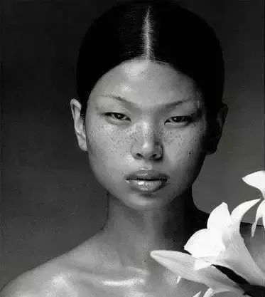 都说超模脸难欣赏，到底什么样的脸才算美？