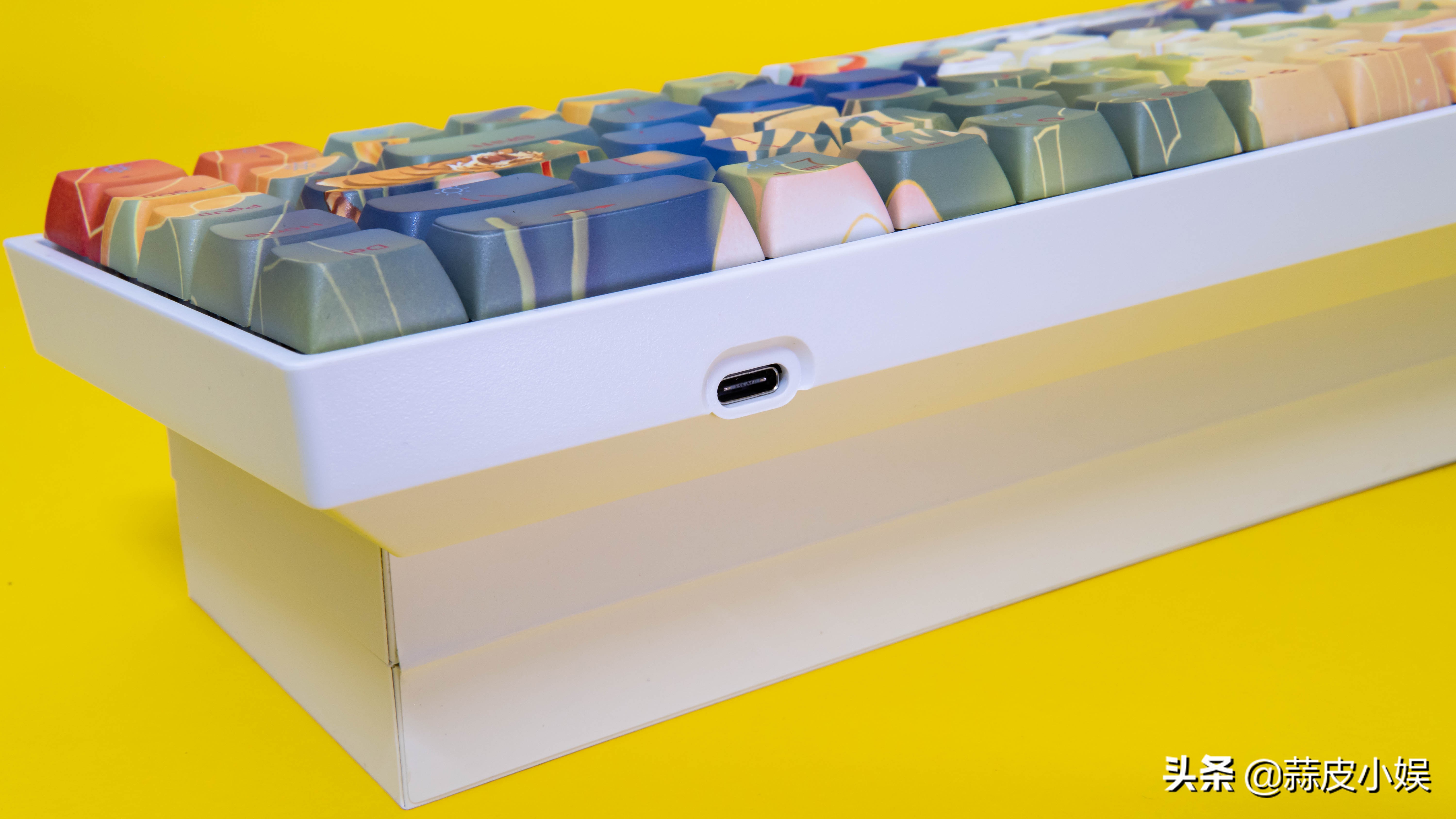 性价比高的百元炫酷机械键盘,新贵gm1080三模无线机械键盘体验