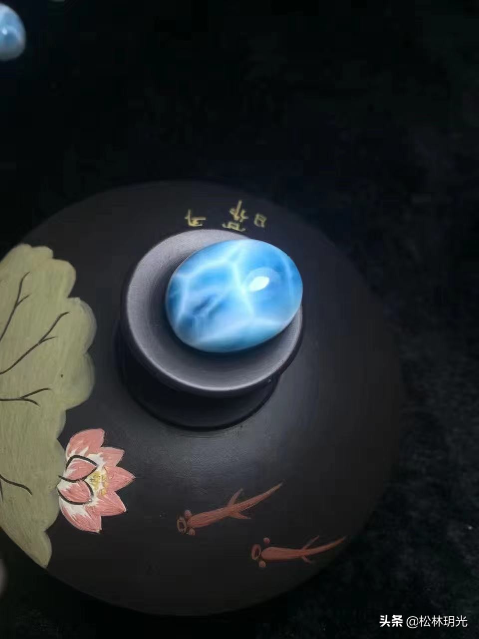 珍贵的海纹石有着它的美丽传承,多米尼加国石