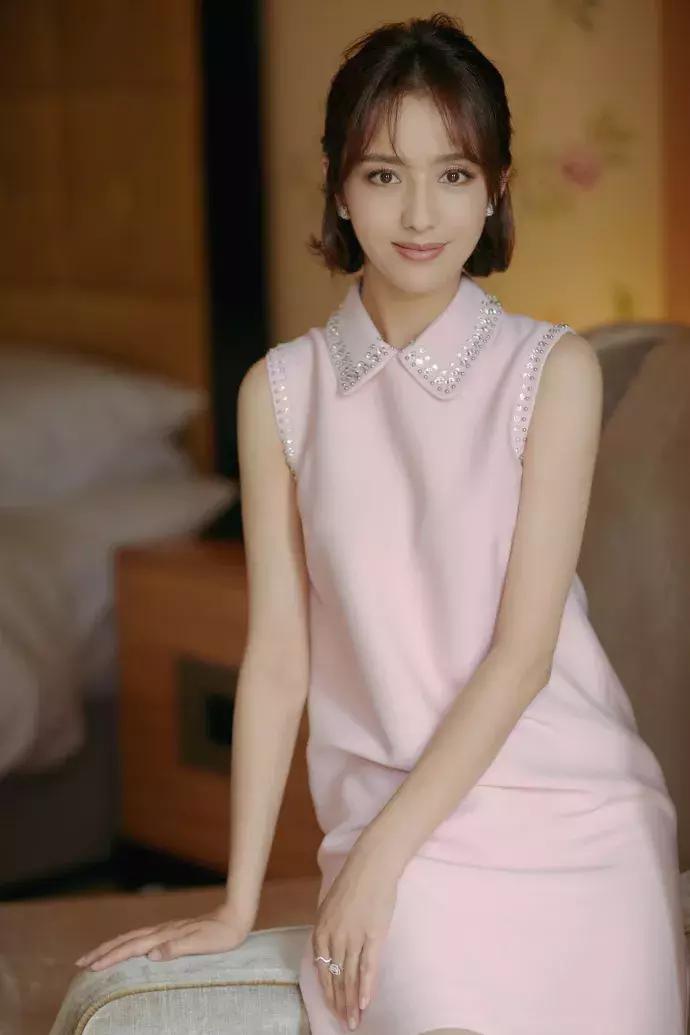 内扣怎么卷短发,一边内扣一边外翘短发