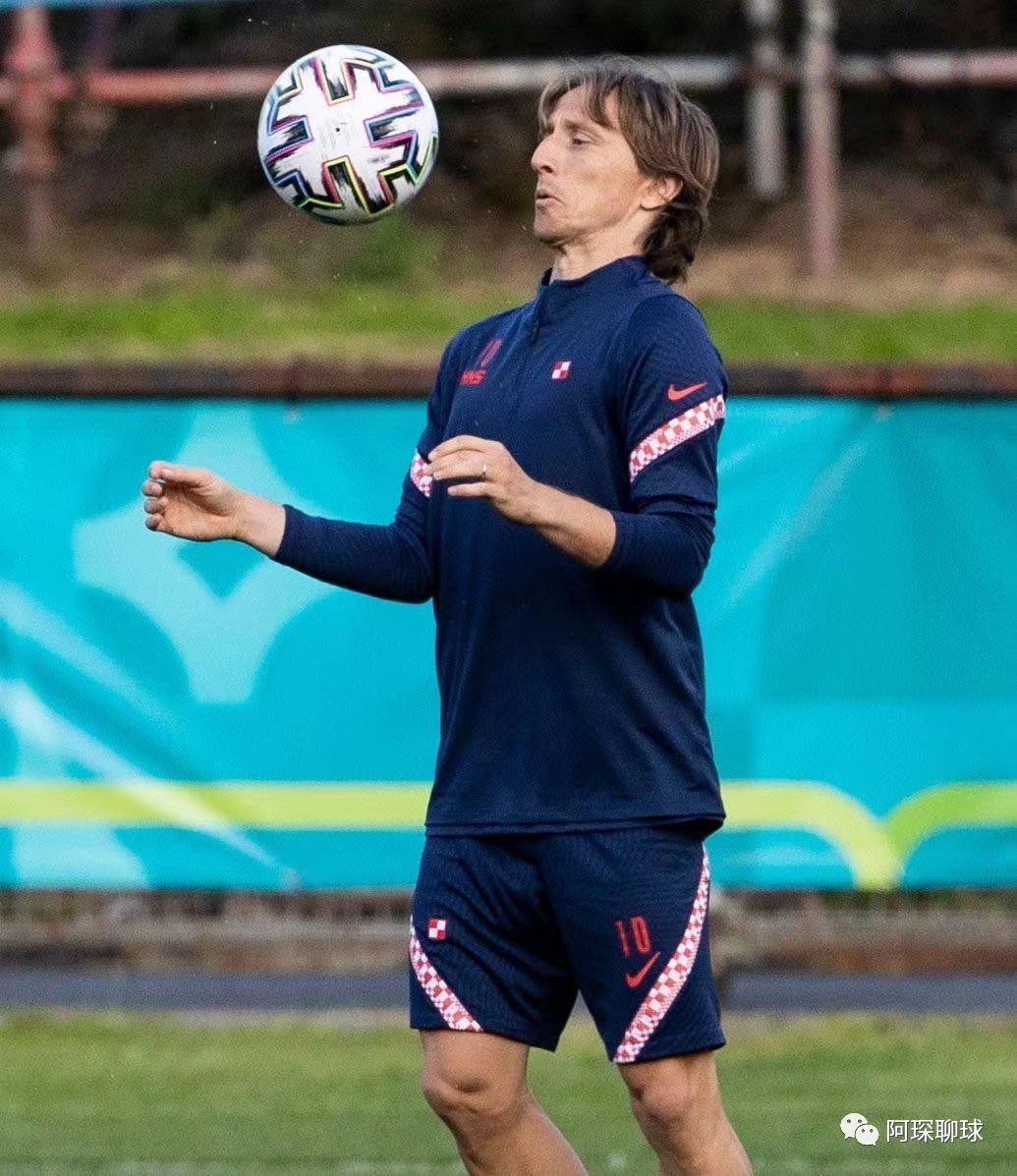 3点两场欧洲杯分别哪个台播,3点欧洲杯比赛同时进行怎么看