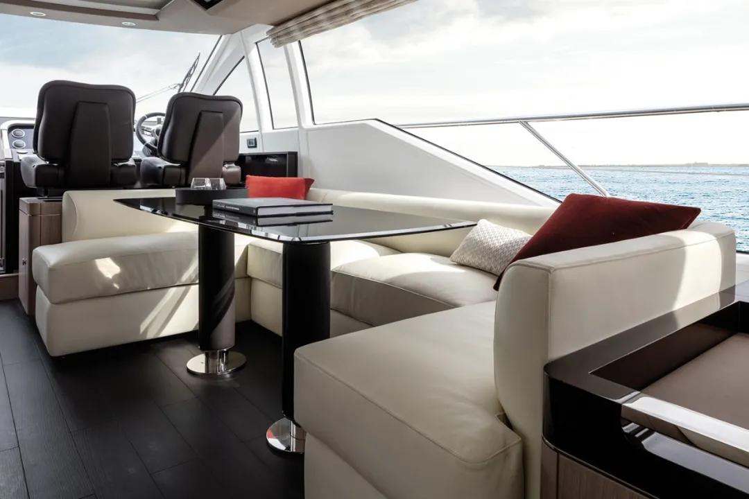 c罗欧洲杯后度假,足球巨星C罗抵达深圳