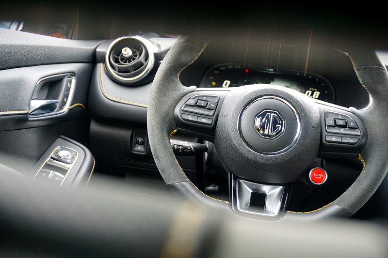 运动轿跑第三代mg6pro上市,运动舒适两相宜试驾第三代mg6