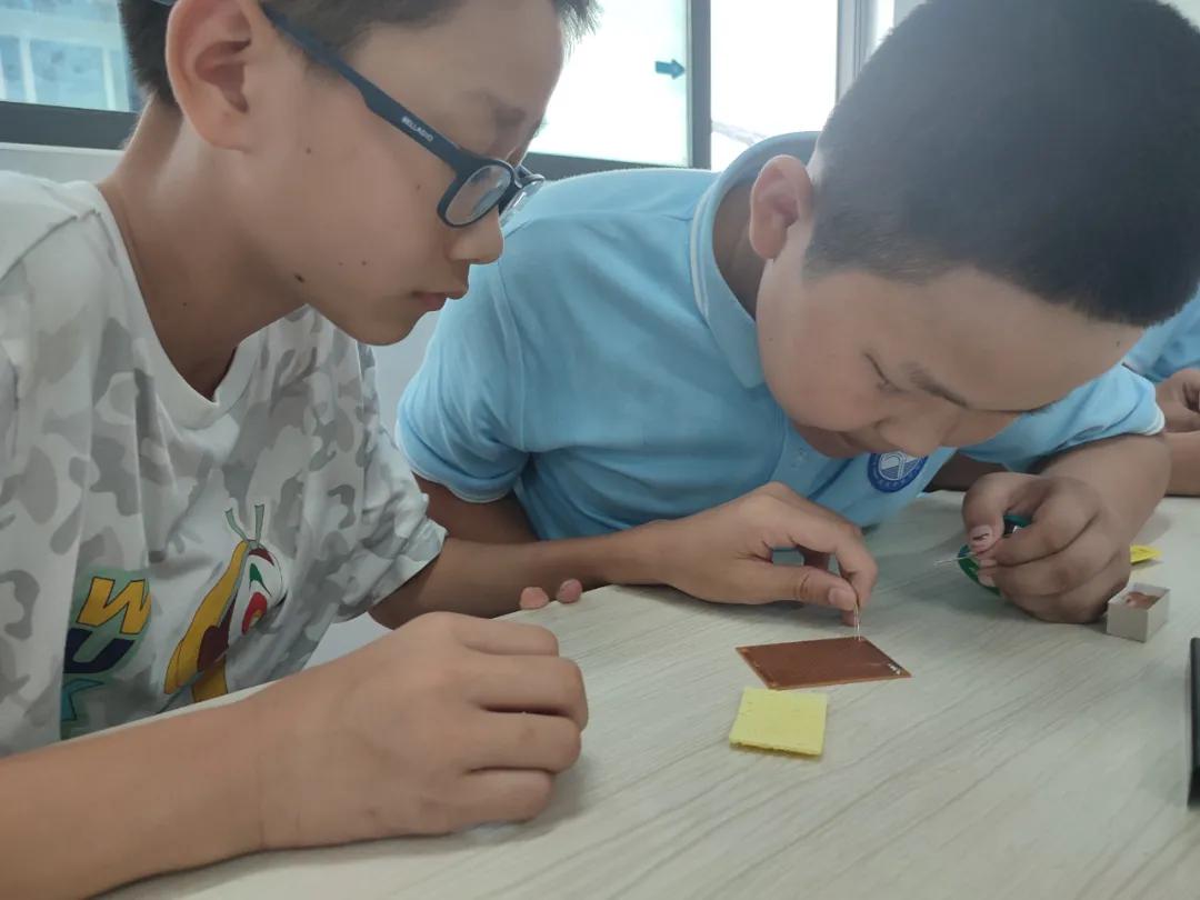 初中生的科技热情怎么点燃？位于大湾区的这所学校开设了这门课