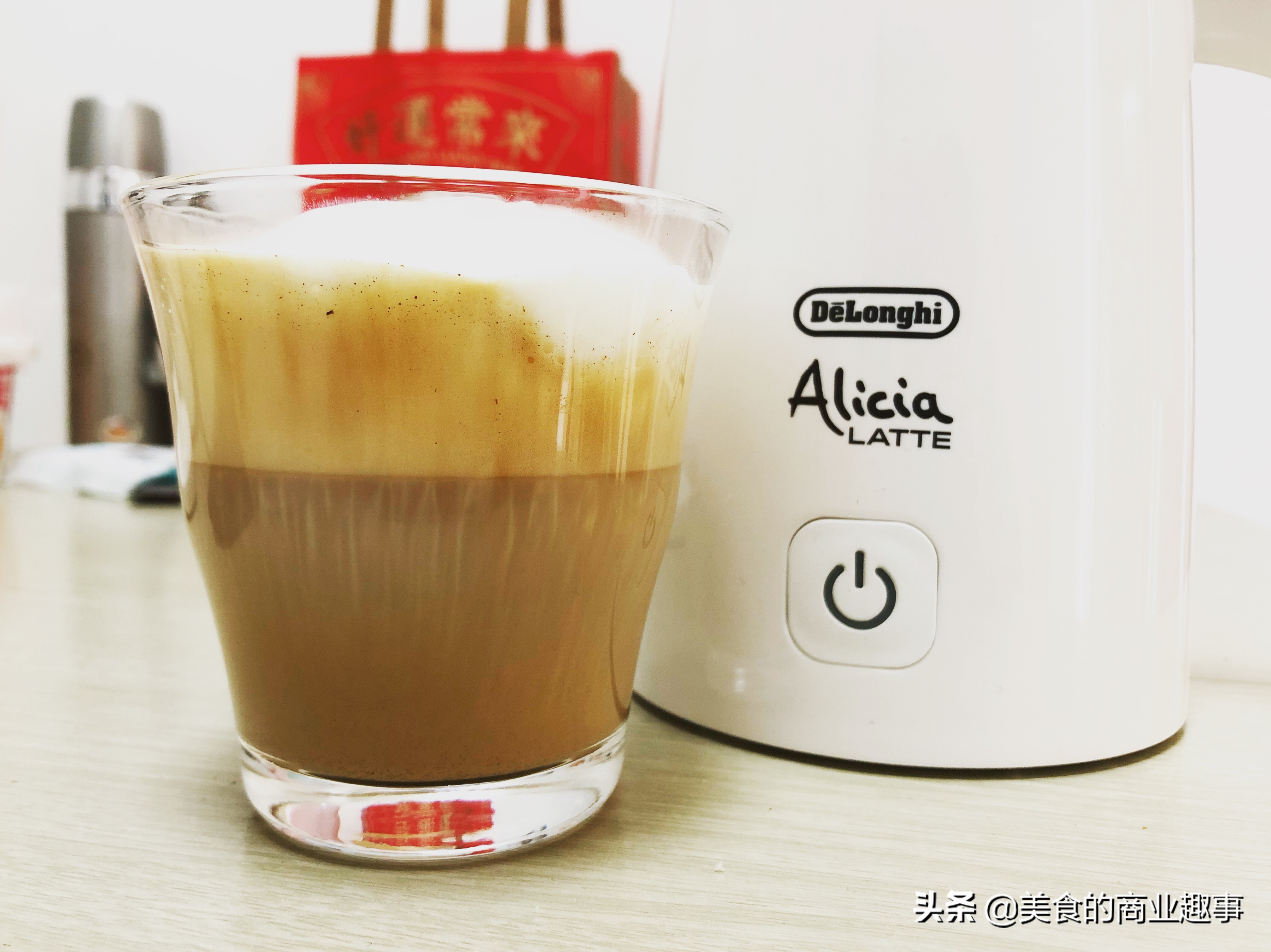 宅家办公，没咖啡机也能喝到一杯奶泡丰富的拿铁丨真实测评