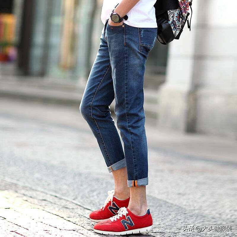 白色牛仔裤子有血渍怎么洗,牛仔裤上的血渍用热水洗还能洗吗