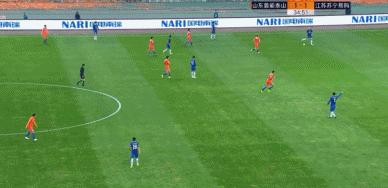 上港门将顾超视频,国门顾超禁区内两次拿球