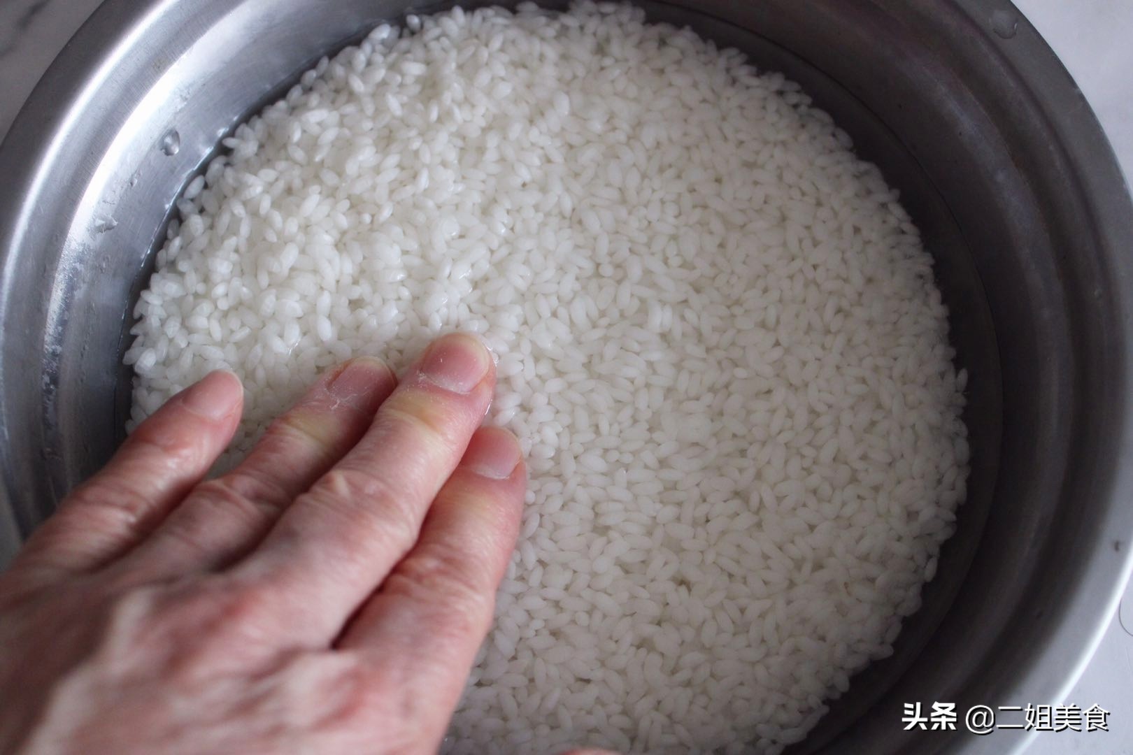 煮大米粥10分钟,煮大米粥简单做法