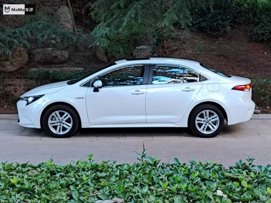 试驾全新广汽丰田雷凌双擎运动版,赛车手试驾评测广汽丰田雷凌双擎