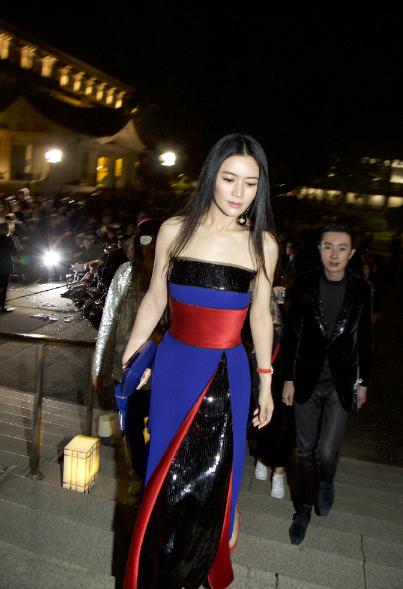 田海蓉惊艳拖地连衣裙高级照片,田海蓉惊艳的背影照片