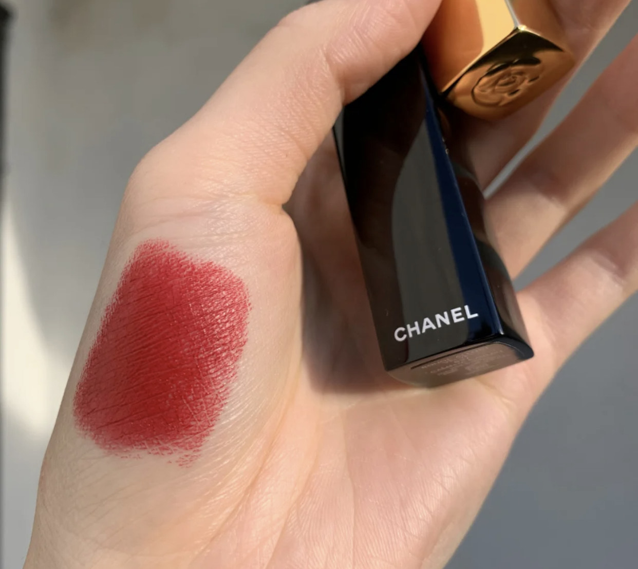 香奈儿口红627和70哪一个更值得买,香奈儿山茶花口红627和58买哪个