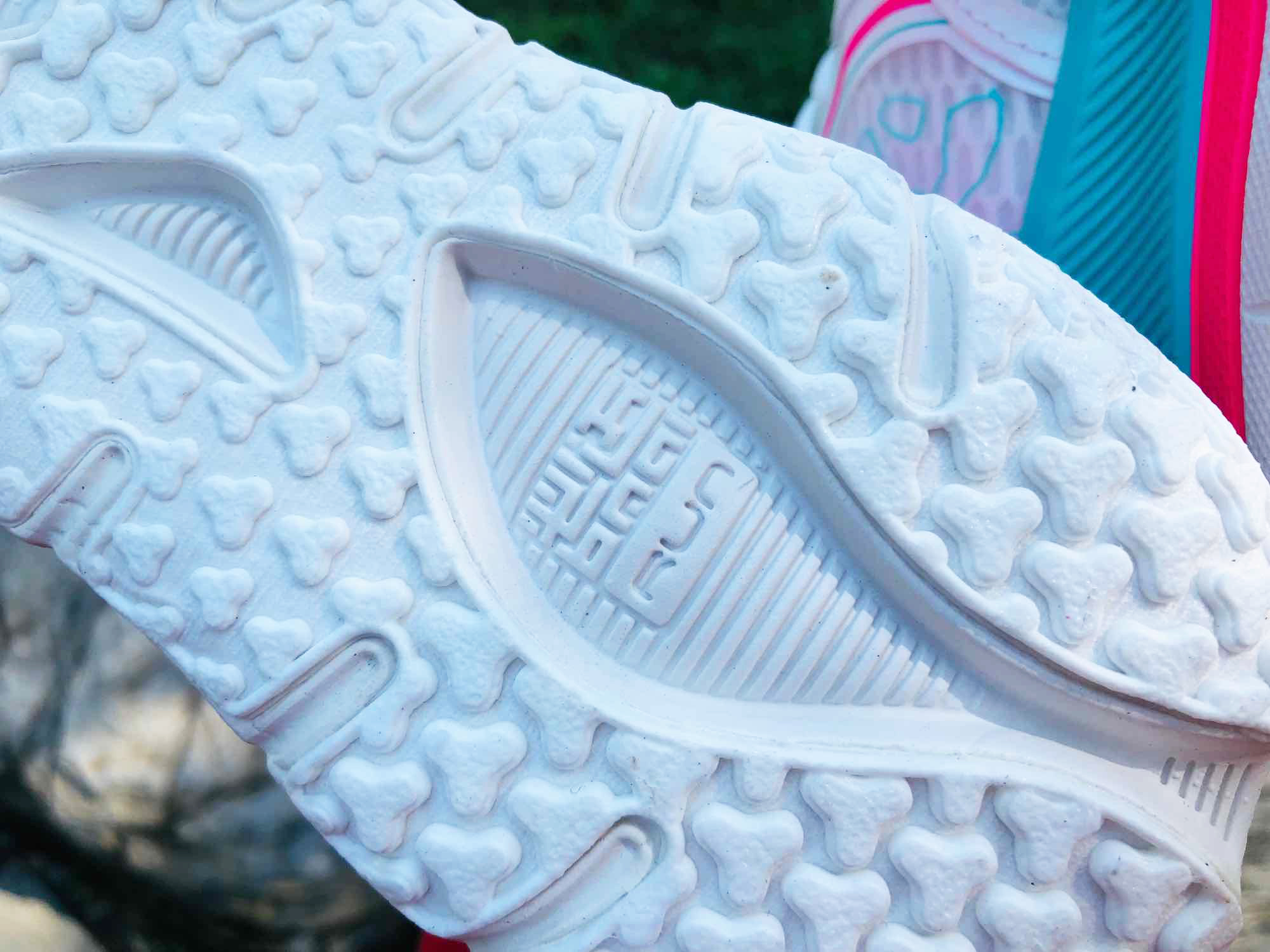 最适合中国人的跑鞋？亲测必迈老爹慢跑鞋，脚感完全不输大牌