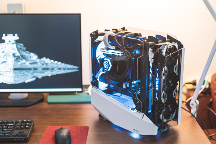 圣诞节前装一台白色雪花主机