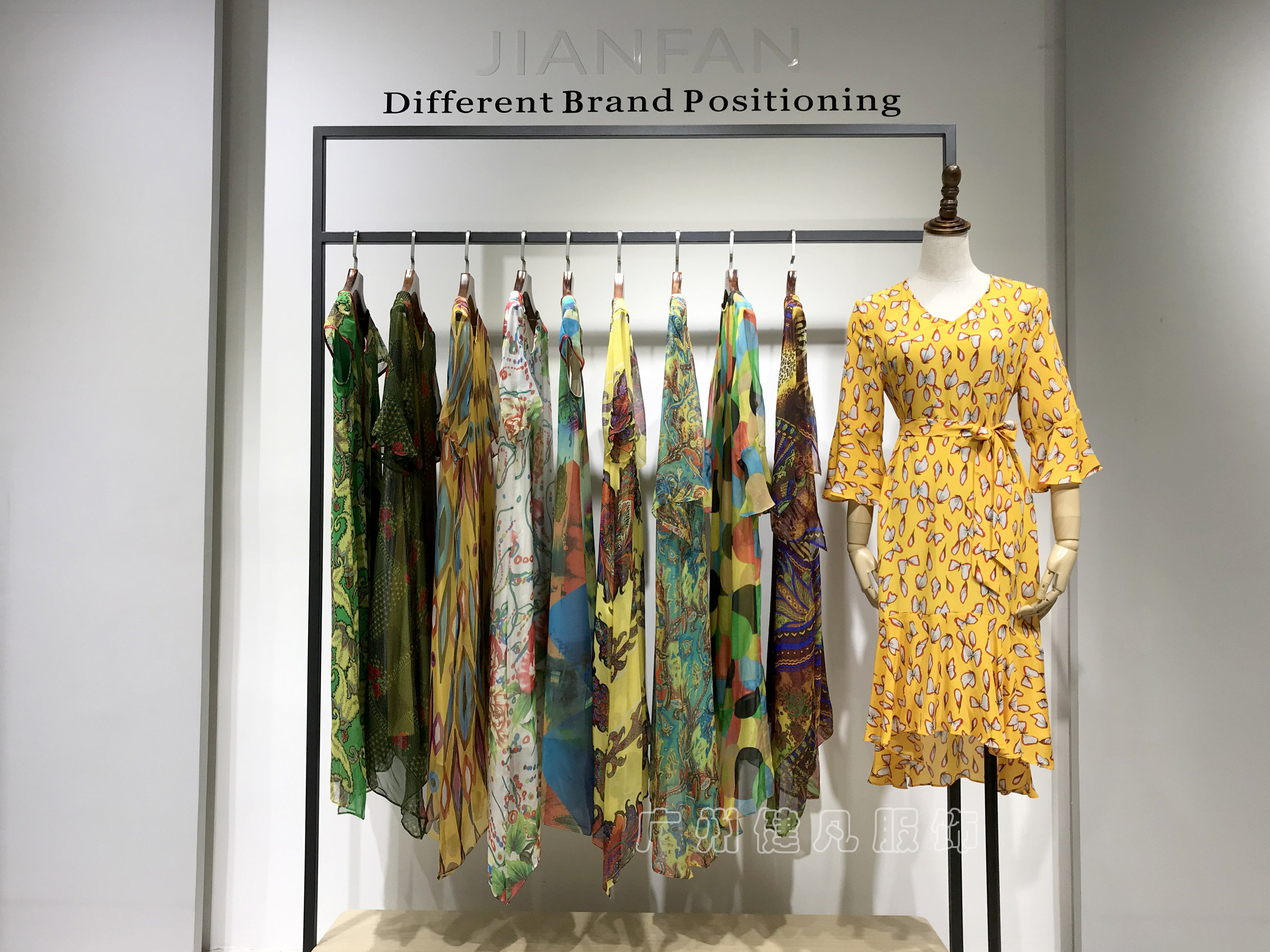 批发真丝连衣裙厂家直播,厂家直销批发真丝连衣裙