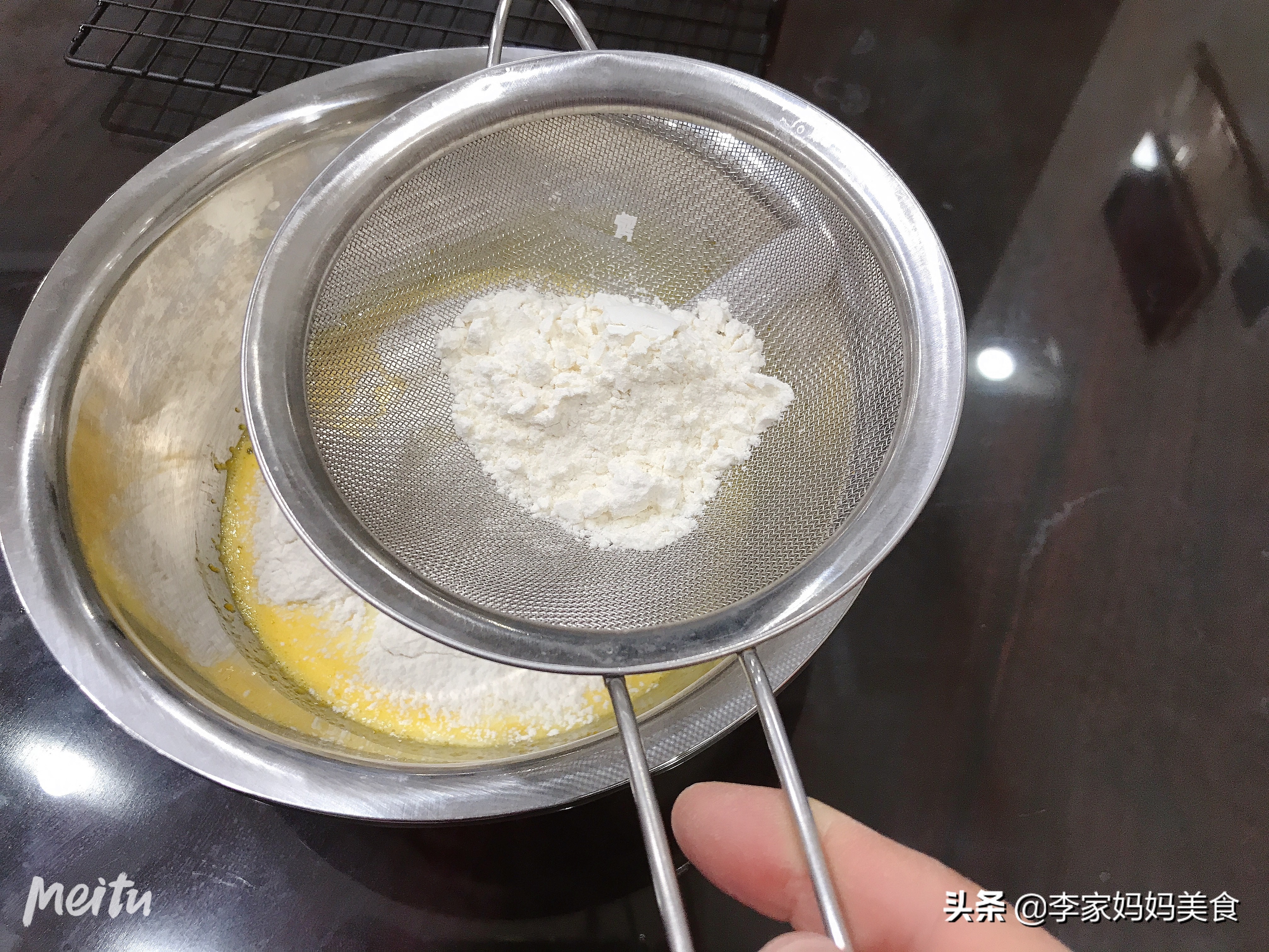 不用电饭煲做的蛋糕不塌陷,蛋糕不塌不回缩的诀窍电饭煲