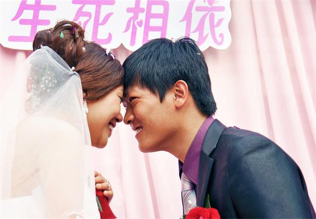 女儿嫁给凤凰男怎么办,女孩嫁给大叔骗彩礼