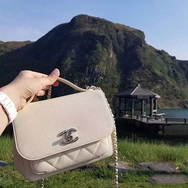 lv和chanelysl (ysl niki与lv邮差包哪个值得入手)