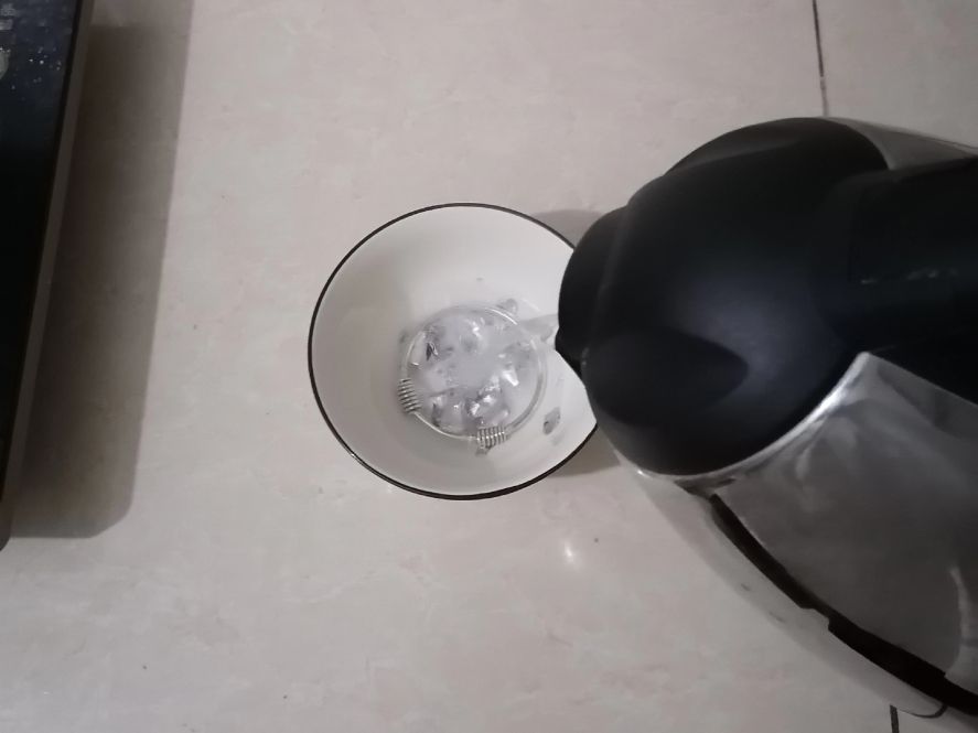 银饰变黑清洗不干净,银饰变黑后用锡纸加盐什么原理