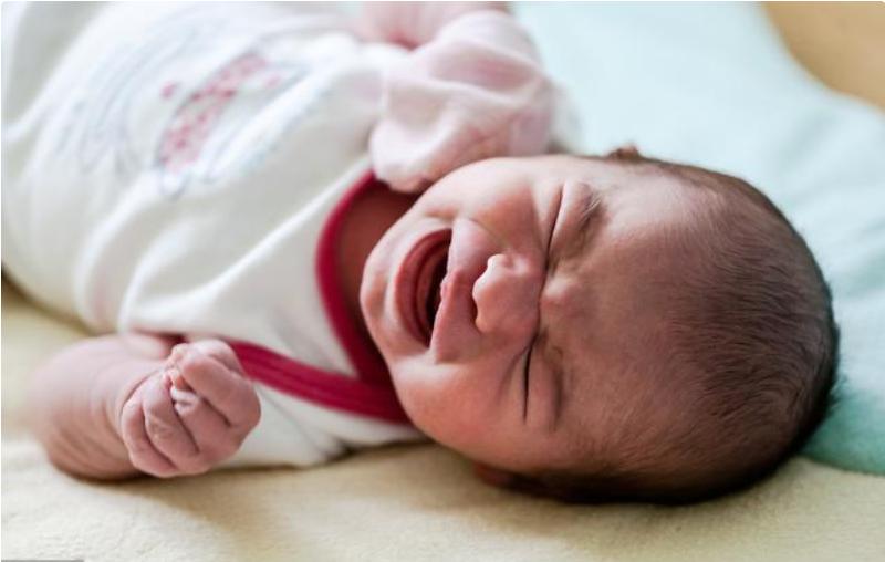 宝宝睡觉前会大哭是什么原因,宝宝睡觉无征兆大哭是什么原因